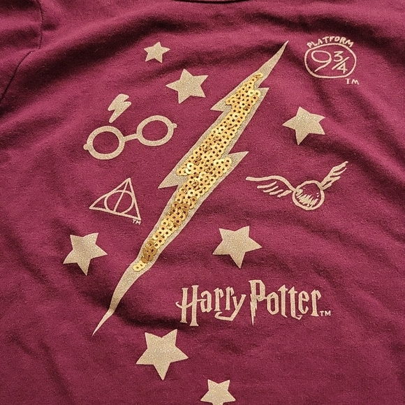 Harry Potter burgundy long sleeved tee shirt with sequin lightning bolt on front - Picture 4 of 4